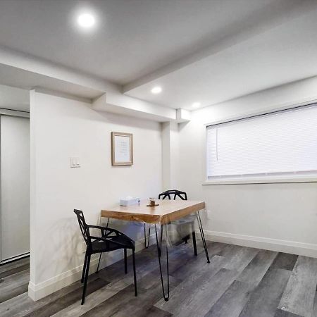 Renovated Guest Suite Near The Lake & High Park In Toronto! Экстерьер фото
