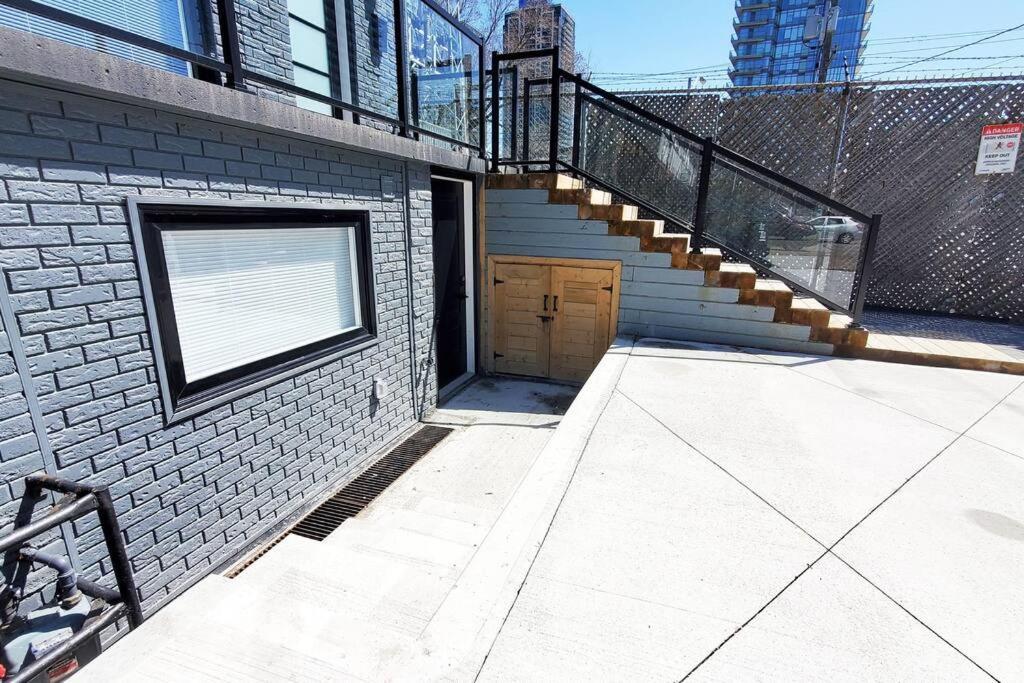 Renovated Guest Suite Near The Lake & High Park In Toronto! Экстерьер фото