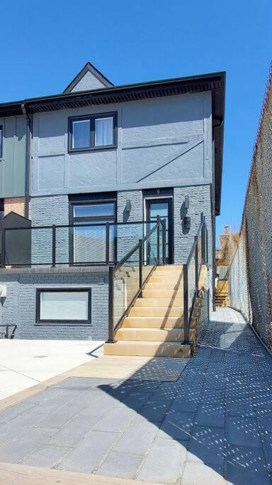Renovated Guest Suite Near The Lake & High Park In Toronto! Экстерьер фото